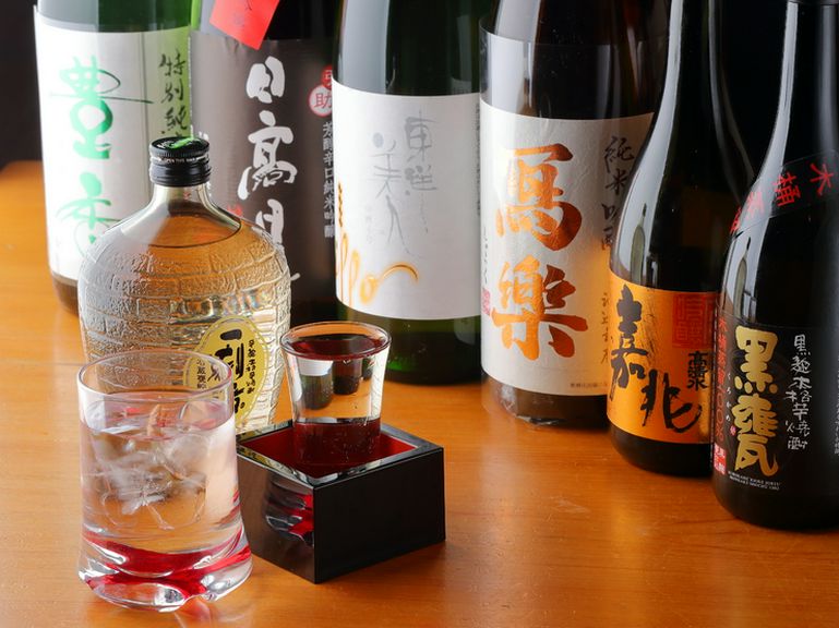 日本全国から選りすぐりの地酒がラインナップ