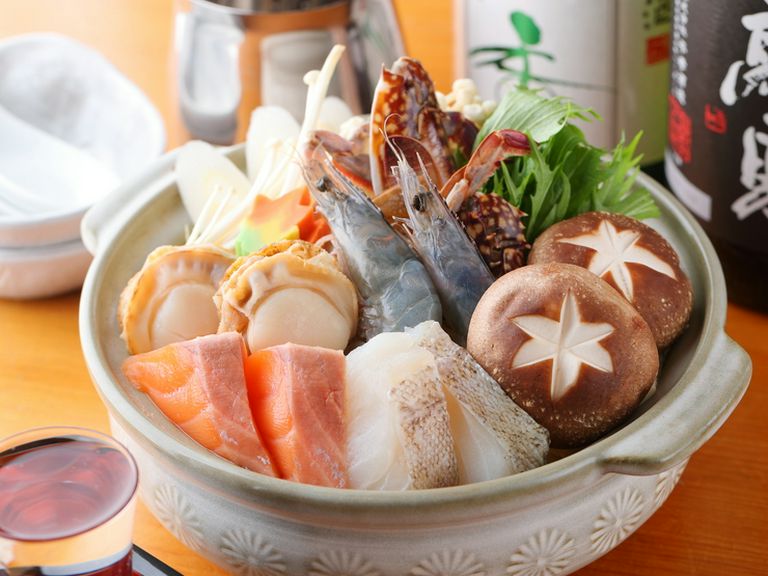産地直送で届く新鮮魚介や旬の野菜を活かした料理