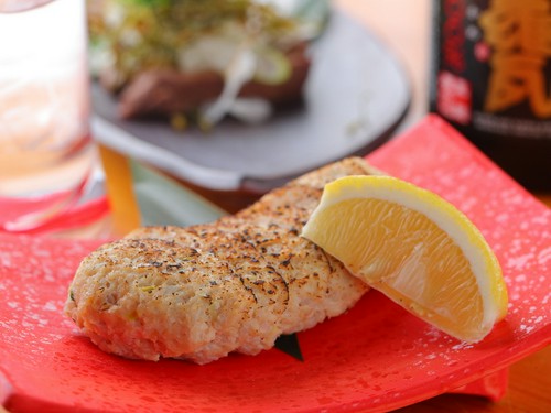 大葉の風味豊かな軟骨入りの『自家製つくね』