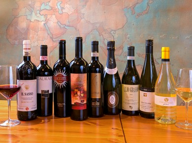 イタリア全土の美味しいワインが揃い、人気のナチュラルワインも
