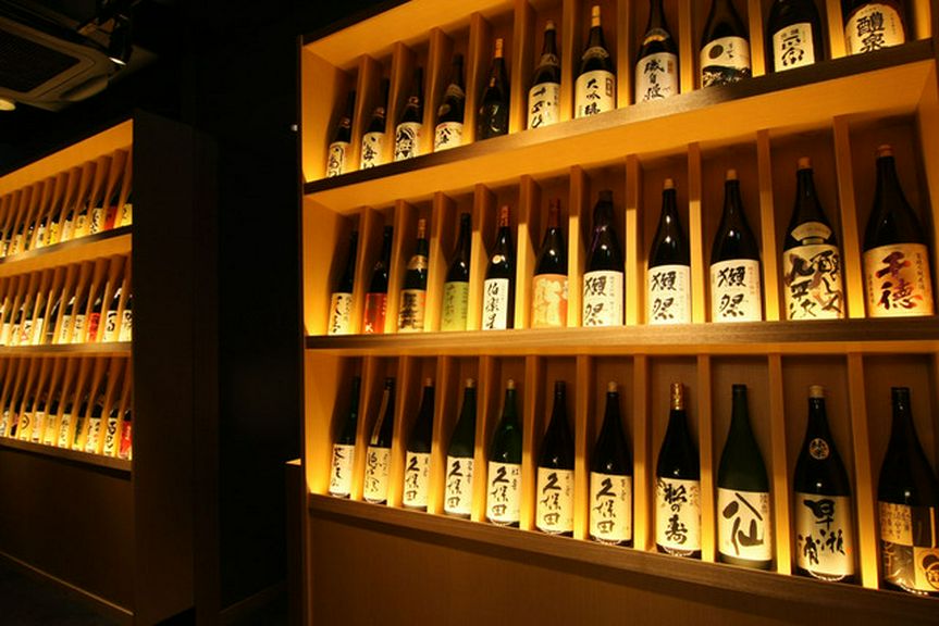 選べるおちょこでお好みの日本酒を。150種以上ご用意
