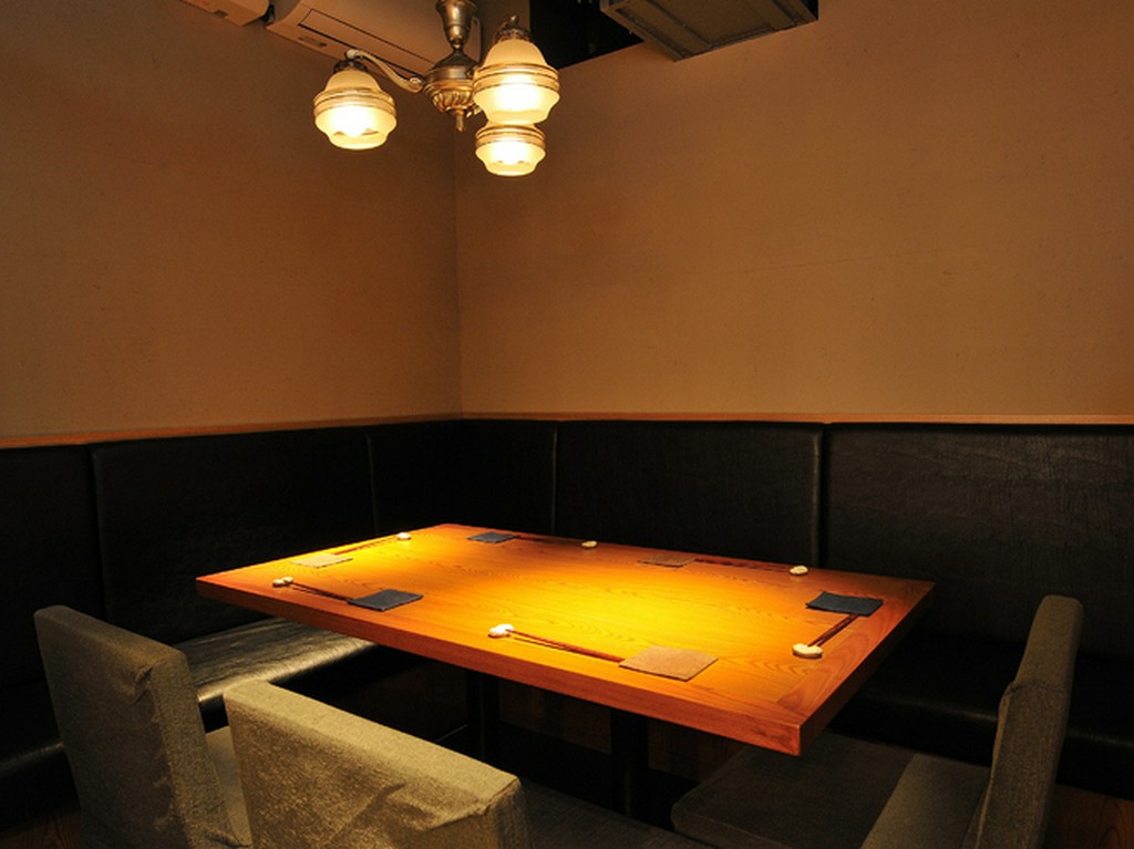 プライベート感ある完全個室と多種多様なコース