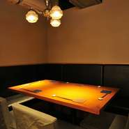 接待利用なら2名様から使える完全個室がおすすめです。プライベート感があり、大切な方をもてなすシーンにフィットします。コースも豊富にご用意。海外からのゲストにも喜ばれています。