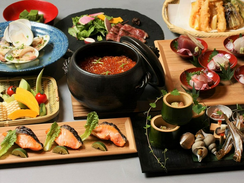 日本の四季が生み出す豊かな食材。季節限定の日本酒も