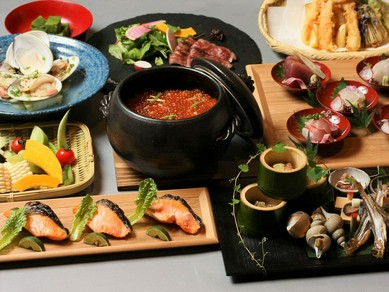 日本の四季が生み出す豊かな食材。季節限定の日本酒も