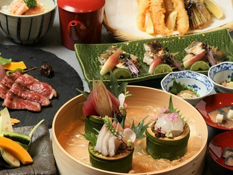 大切なご接待、記念日、ご会食に大変重宝されるお得な込々プラン。日本酒は厳選30種類をご用意。