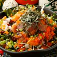 海の幸と新鮮野菜をざっくり混ぜ合わせました。