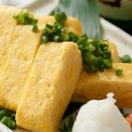 昔ながらの出汁巻き玉子。