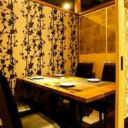 デートや記念日などのご利用におすすめのプライベート個室。扉付き完全個室となっておりますので、周囲を気にすることなくお過ごし頂けます。