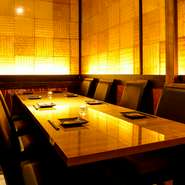 会社宴会や歓送迎会などにおすすめの個室席。ゆったりとお寛ぎいただける空間となっております。さらに、事前予約でメッセージ入りデザートプレートをご用意いたします！詳しくはクーポンページをご確認ください。