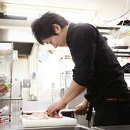 スピード・質・味、全部満足いただけるよう努力。早くかつ美味しい料理の提供に努めております。お客様のご要望にはできる限り対応いたしますので、ご予算・お好みなど気軽にご相談ください。