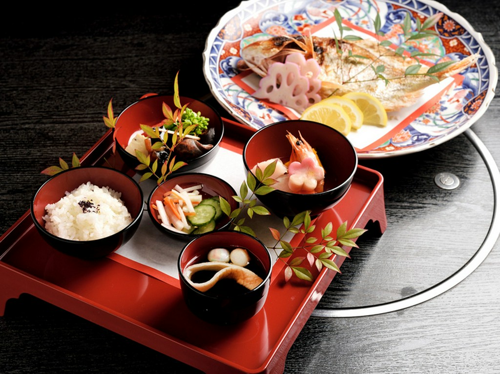 吟味を重ねた素材と共に、初めて「食」に触れる「お食い初め」