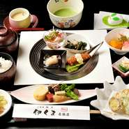 食材や味付け、調理法などそれぞれに異なるおばんざいは日替わりで5種類。手間をかけて完成された匠の技をランチ限定のリーズナブルな価格でいただけます。