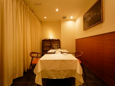 シェフこだわりの空間。半個室にも注目