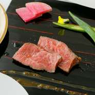 食材は自分の目で見て納得したものを仕入れております。個人的に気に入っている食材は、牛の「かいのみ」。貴重な部位ですが、仕入れ先のご協力もあり、積極的にメニューに取り入れています。
