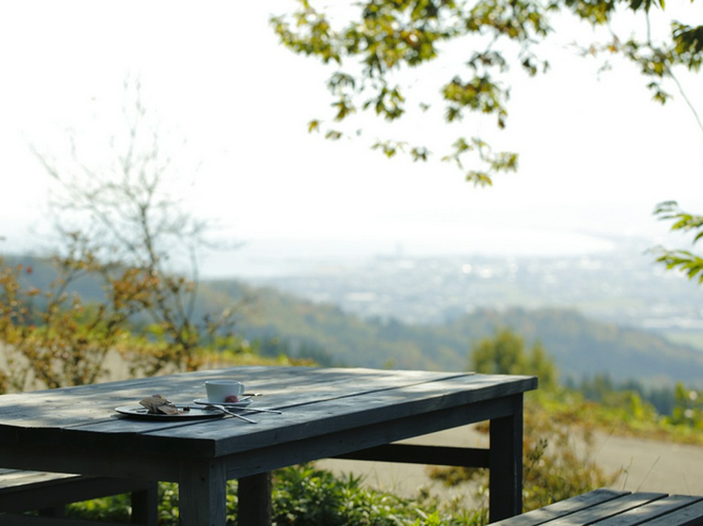 お天気のいい日は外でブレイクタイムを