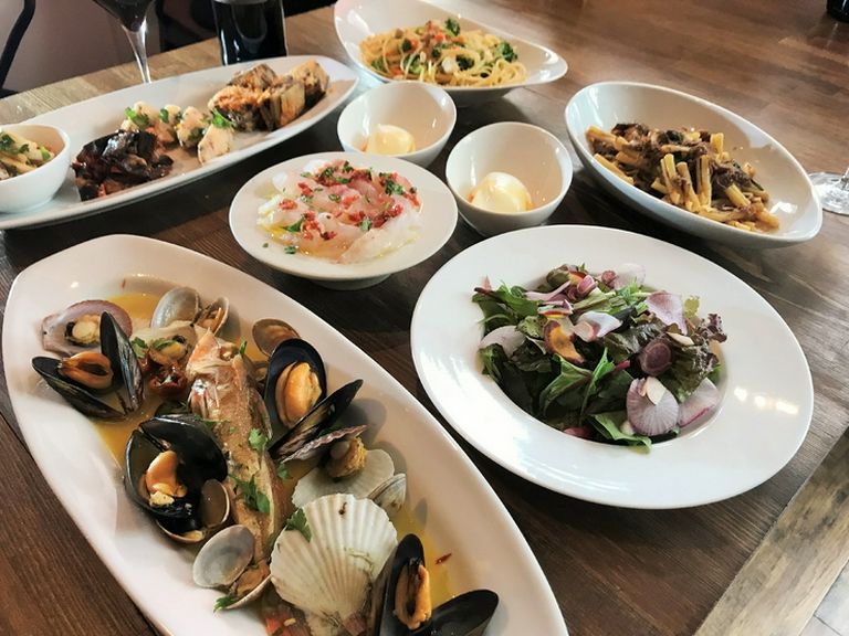 仕事帰りに女性同士でくつろげる空間