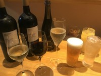 おつまみ前菜3種+入店から1H飲み放題
生ビール・ハイボール・白ワイン・赤ワイン・スパークリングワイン、ソフトドリンク
料理単品注文もOK!
ランチ11時~13時45分までの入店
ディナー17時~21時45分までの入店