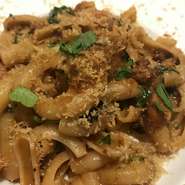 じっくりと柔らかく煮込んだたこのトマトソース。