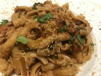 じっくりと柔らかく煮込んだたこのトマトソース。