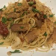 長崎県産本マグロのカラスミ掛け。