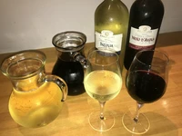500ml   1320円（グラス3～4杯分）
1000ml 2420 円（グラス6～7杯分）

白ワイン（カンティーネパオリーニ　インソーリア）
赤ワイン（カンティーネパオリーニ　ネロダーヴォラ）