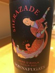 ネロターヴォラ100%
高級感の溢れる細やかな酸のバランス。ブラックチェリーの香りで驚くほど綺麗で繊細な飲み口。