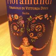 ネロダーヴォラ、フラッパート
ラズベリーやイチゴなどの赤い果実の強い香りと味わい。柔らかいタンニンと心地よい余韻。