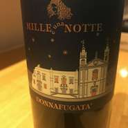 ネロターヴォラ80％プチヴェルド・シラー
世界中で大絶賛される最高の赤。厳選されたブドウと長期間に渡る樽及瓶熟成により、驚愕のクオリティーを誇る。イタリア全土で愛されるワイン。