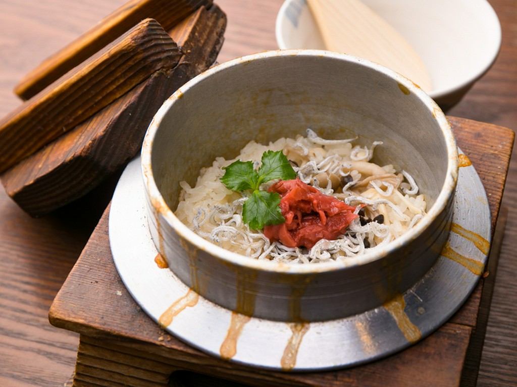 ふっくら、香ばしいお米の美味しさ。多彩な種類から選べる『釜飯』