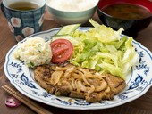 日替わりランチは味噌汁付で税込み600円大盛ご飯は700円
