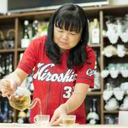 お客様には、お腹いっぱい食事を取り、幸せな気分になっていただけることがモットー。さらに、野菜をたっぷりと使い、野菜不足に悩む方のお手伝いもできればと考えています。