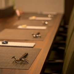 スタイリッシュな空間で、ゆったり食事が堪能できる