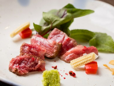上質な赤身肉本来の味わいが楽しめる、説明不要の美味しさ『赤身ステーキ』