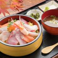 酢飯か白飯か選べます