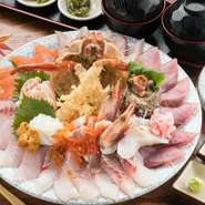 2～3人前の特大丼ぶり！味噌汁2人前付き（酢飯か白飯か選べます）