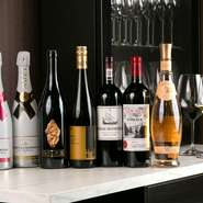 ボトルワインは常時70~80種類、グラスワインは赤白各4種類と豊富、料理に合わせてワインが楽しめます。オーストリアワインの銘柄が充実しているのは【達】ならでは、20種類程の銘柄が取り揃えられています。