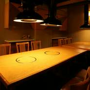 お店では掘りごたつやテーブルの個室席を計4部屋ご用意。接待や会食など、大切な日のお食事にご利用頂けるお店です。プライベートな空間で、周囲を気にすることなくお過ごしください。