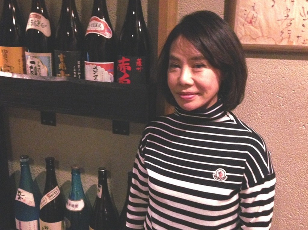 お客さまの邪魔にならない、気の利いた対応で接客を