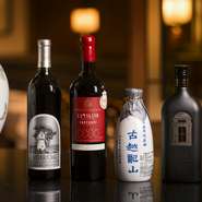 ソムリエがセレクトしているワインは、スパイシーな四川料理に合うように赤なら重め、白ならすっきりとしたフルーティーなタイプを用意。もちろん紹興酒も揃えており、こちらは様々な年代から選べます。
