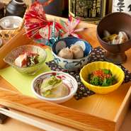 「日本人ならではのおもてなし」にこだわる女将の西島さん。和柄の鶴を折り、真心のサービスを用意して迎え入れてくれます。人の温もりにふれ、心がほっこり。海外からのゲストにも喜ばれるとっておきの一軒です。