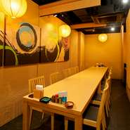 シーンや予算で選べる宴会コースあり。2時間の飲み放題付きでもカジュアルな価格でいただける“コスパ”の良さも大きな魅力の1つです。ワンランク上の旬食材を、リーズナブルに堪能できる、訪れやすいお店です。