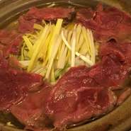 牛タンと岡山の農家から直送の黄ニラと野菜(キャベツ もやし 長ネギ)をカボス醤油(ポン酢)で。
何と言っても牛タンと野菜の旨味のおダシの〆のそうめん(半田そうめん)はたまりません