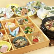 ※表示価格は税込みです。
※ご予約は必ず2日前までにご連絡をお願いします。
※当日のコースのご予約はお受けできませんのでご了承下さい。
※電子タバコのみ喫煙可
※予約や不明な点などは気軽に店舗までお問い合わせください。
※飲み放題は3名より利用可能です。
※宴会は最大20名まで利用可能です。
※仕入れ状況により、料理内容が変わる場合があります。