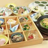 ※表示価格は税込みです。
※ご予約は必ず2日前までにご連絡をお願いします。
※当日のコースのご予約はお受けできませんのでご了承下さい。
※電子タバコのみ喫煙可
※予約や不明な点などは気軽に店舗までお問い合わせください。
※飲み放題は3名より利用可能です。
※宴会は最大20名まで利用可能です。
※仕入れ状況により、料理内容が変わる場合があります。