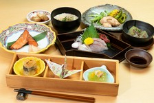 季節の旬和な天ぷらと〆に希少！石垣牛のにぎりを堪能できる宴会コース