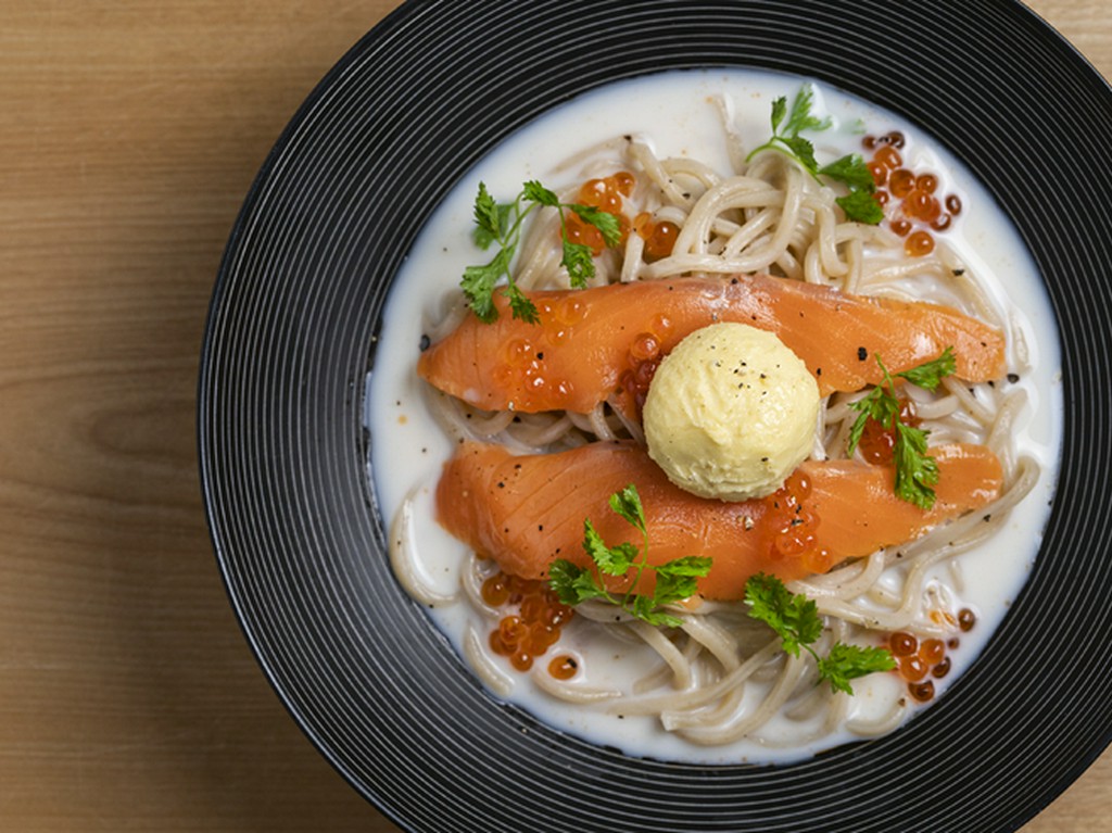 サーモン&いくらの白味噌豆乳カルボナーラ