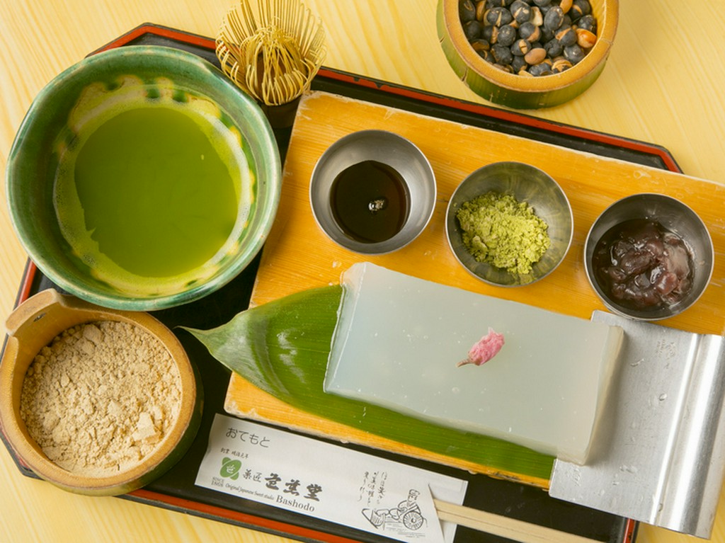 本造り笑来美餅（わらびもち）