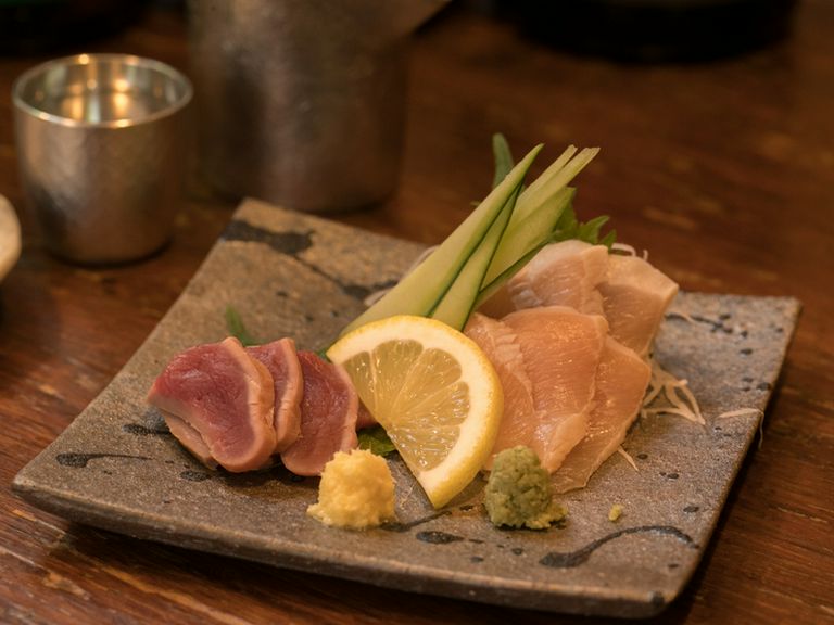 鮮度抜群の地鶏を使用。歯ごたえ・濃い味・幸せを噛みしめる