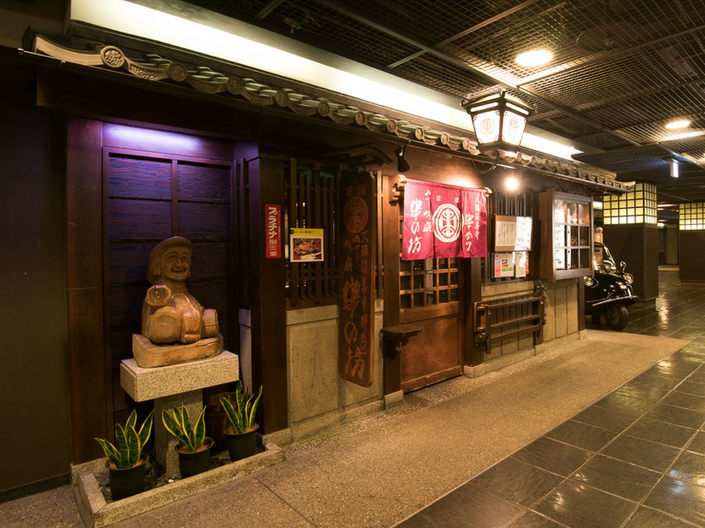 カウンターのみの大人な空間で、ヘルシーな串カツ女子会はいかが